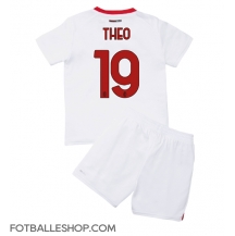 AC Milan Theo Hernandez #19 Replika Bortedrakt Barn 2022-23 Kortermet (+ bukser)