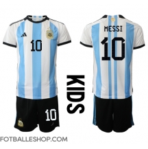 Argentina Lionel Messi #10 Replika Hjemmedrakt Barn VM 2022 Kortermet (+ bukser)