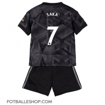 Arsenal Bukayo Saka #7 Replika Bortedrakt Barn 2022-23 Kortermet (+ bukser)