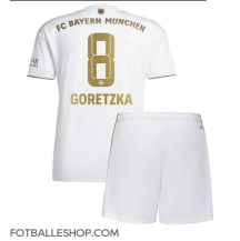 Bayern Munich Leon Goretzka #8 Replika Bortedrakt Barn 2022-23 Kortermet (+ bukser)