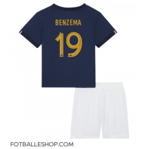 Frankrike Karim Benzema #19 Replika Hjemmedrakt Barn VM 2022 Kortermet (+ bukser)