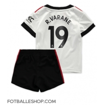 Manchester United Raphael Varane #19 Replika Bortedrakt Barn 2022-23 Kortermet (+ bukser)