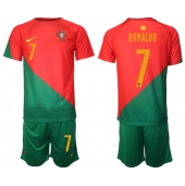 Portugal Cristiano Ronaldo #7 Replika Hjemmedrakt Barn VM 2022 Kortermet (+ bukser)