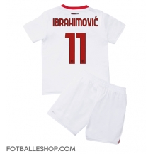 AC Milan Zlatan Ibrahimovic #11 Replika Bortedrakt Barn 2022-23 Kortermet (+ bukser)