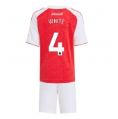 Arsenal Ben White #4 Replika Hjemmedrakt Barn 2025-26 Kortermet (+ bukser)