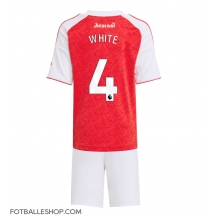 Arsenal Ben White #4 Replika Hjemmedrakt Barn 2025-26 Kortermet (+ bukser)