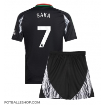 Arsenal Bukayo Saka #7 Replika Bortedrakt Barn 2024-25 Kortermet (+ bukser)