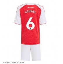 Arsenal Gabriel Magalhaes #6 Replika Hjemmedrakt Barn 2025-26 Kortermet (+ bukser)