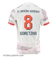Bayern Munich Leon Goretzka #8 Replika Bortedrakt 2025-26 Kortermet
