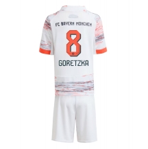 Bayern Munich Leon Goretzka #8 Replika Bortedrakt Barn 2025-26 Kortermet (+ bukser)