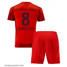 Bayern Munich Leon Goretzka #8 Replika Hjemmedrakt Barn 2024-25 Kortermet (+ bukser)