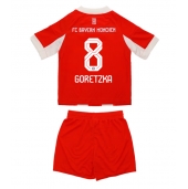 Bayern Munich Leon Goretzka #8 Replika Hjemmedrakt Barn 2025-26 Kortermet (+ bukser)
