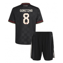 Bayern Munich Leon Goretzka #8 Replika Tredjedrakt Barn 2025-26 Kortermet (+ bukser)
