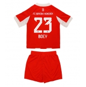 Bayern Munich Sacha Boey #23 Replika Hjemmedrakt Barn 2025-26 Kortermet (+ bukser)