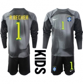 Brasil Alisson Becker #1 Keeper Replika Hjemmedrakt Barn VM 2022 Langermet (+ bukser)