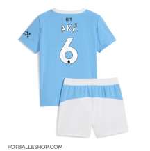 Manchester City Nathan Ake #6 Replika Hjemmedrakt Barn 2025-26 Kortermet (+ bukser)