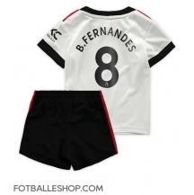 Manchester United Bruno Fernandes #8 Replika Bortedrakt Barn 2022-23 Kortermet (+ bukser)