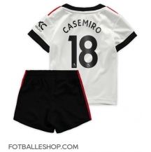 Manchester United Casemiro #18 Replika Bortedrakt Barn 2022-23 Kortermet (+ bukser)