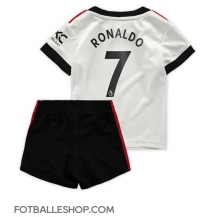 Manchester United Cristiano Ronaldo #7 Replika Bortedrakt Barn 2022-23 Kortermet (+ bukser)