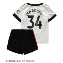 Manchester United Donny van de Beek #34 Replika Bortedrakt Barn 2022-23 Kortermet (+ bukser)