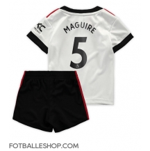 Manchester United Harry Maguire #5 Replika Bortedrakt Barn 2022-23 Kortermet (+ bukser)