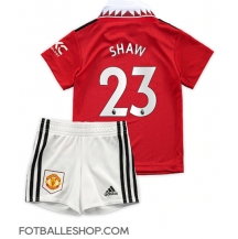 Manchester United Luke Shaw #23 Replika Hjemmedrakt Barn 2022-23 Kortermet (+ bukser)