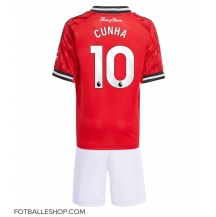 Manchester United Matheus Cunha #10 Replika Hjemmedrakt Barn 2025-26 Kortermet (+ bukser)