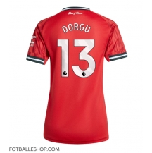 Manchester United Patrick Dorgu #13 Replika Hjemmedrakt Dame 2025-26 Kortermet