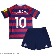 Newcastle United Anthony Gordon #10 Replika Bortedrakt Barn 2024-25 Kortermet (+ bukser)