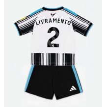 Newcastle United Tino Livramento #2 Replika Hjemmedrakt Barn 2026-27 Kortermet (+ bukser)