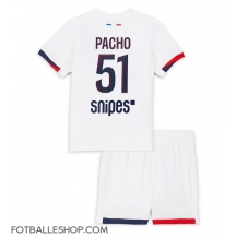Paris Saint-Germain Willian Pacho #51 Replika Bortedrakt Barn 2025-26 Kortermet (+ bukser)