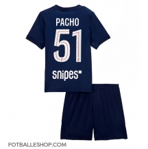Paris Saint-Germain Willian Pacho #51 Replika Hjemmedrakt Barn 2025-26 Kortermet (+ bukser)