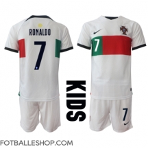 Portugal Cristiano Ronaldo #7 Replika Bortedrakt Barn VM 2022 Kortermet (+ bukser)