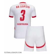RB Leipzig Lutsharel Geertruida #3 Replika Hjemmedrakt Barn 2024-25 Kortermet (+ bukser)