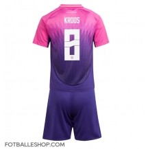 Tyskland Toni Kroos #8 Replika Bortedrakt Barn EM 2024 Kortermet (+ bukser)